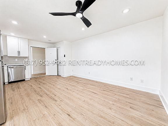3rd image of 1510 W Jefferson Blvd #204