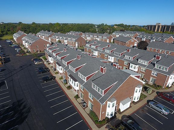 2nd image of 167-138 Quincy Shore Dr Unit 167