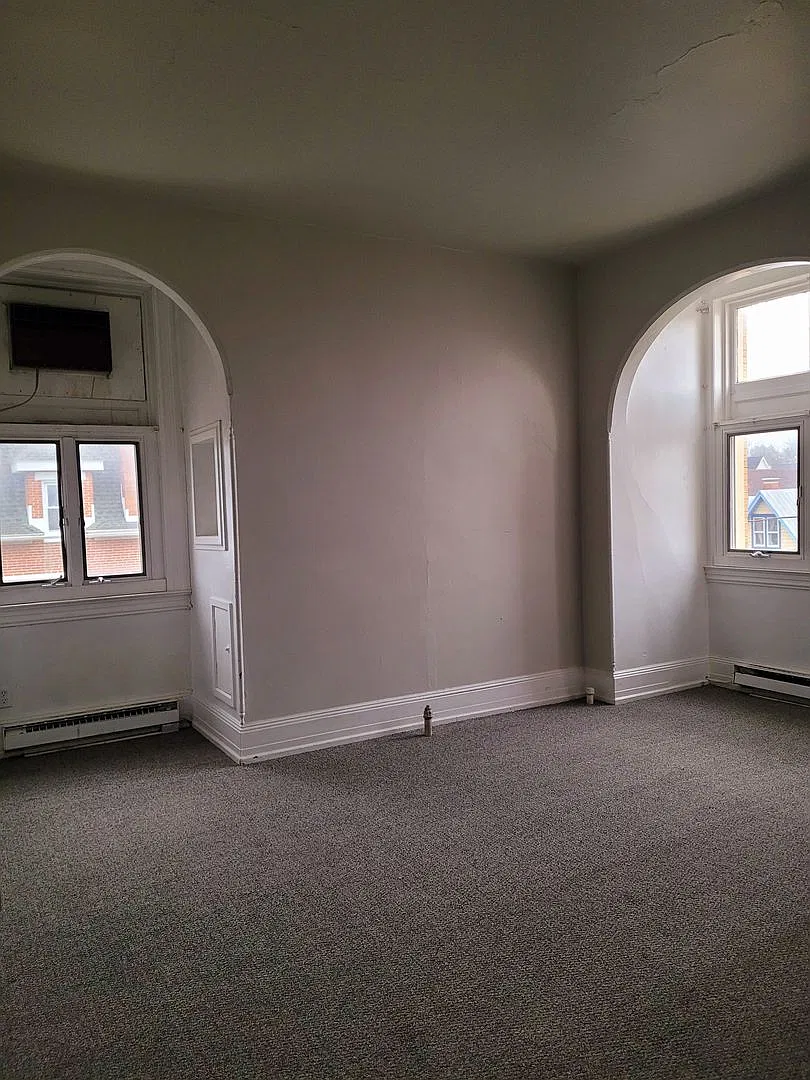 117 East King Street — Photo 4