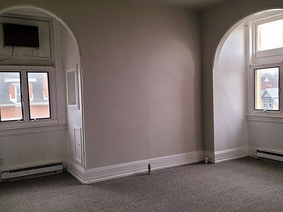 3rd image of 117 E King St #3