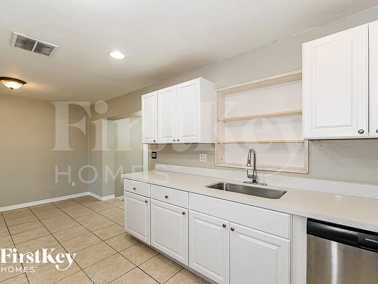 401 NE 15th Ave — Photo 7