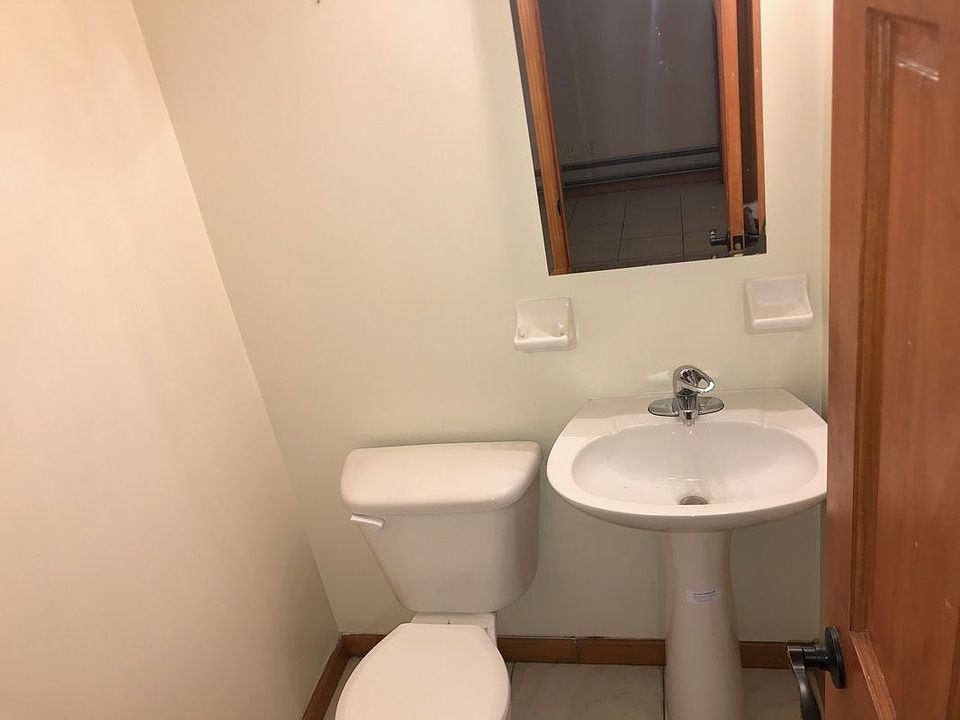 1st image of 407 W 44th St APT 1F