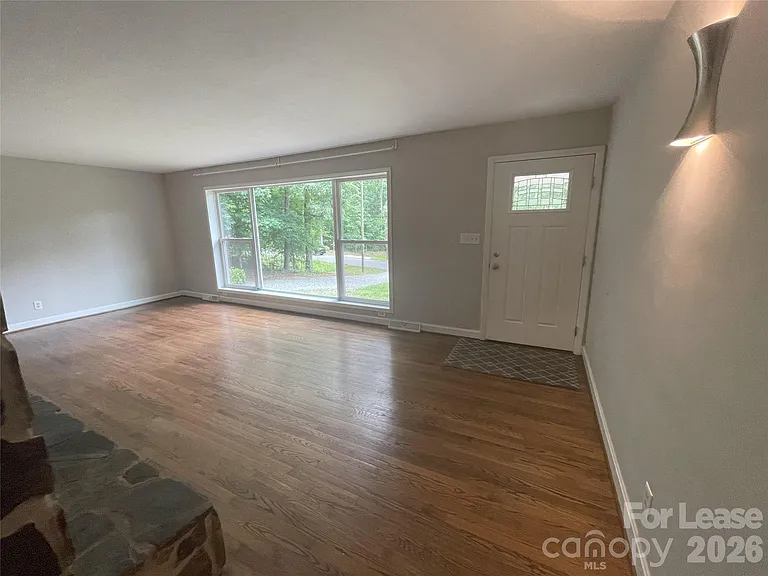 540 Carolyn Ln — Photo 11