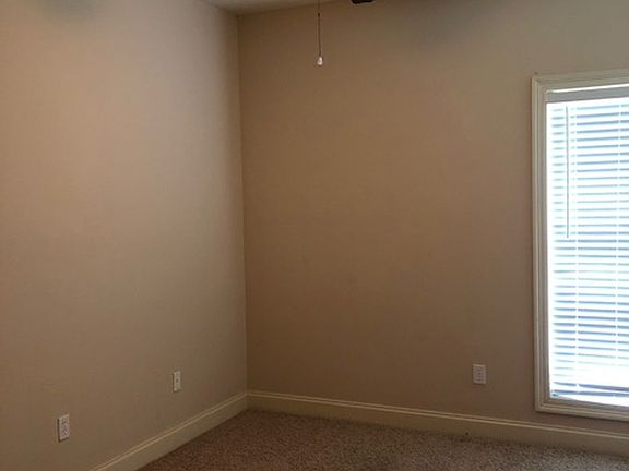 Middle bedroom