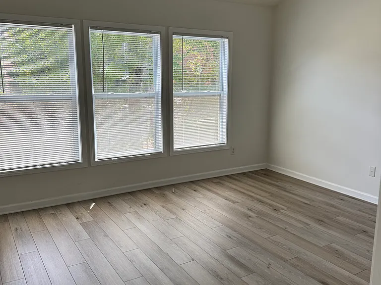 547 Bridgeton Cv — Photo 11