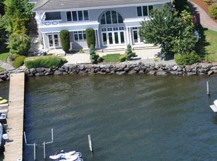 8455 NE Woodland Cove Dr, Kirkland, WA 98034