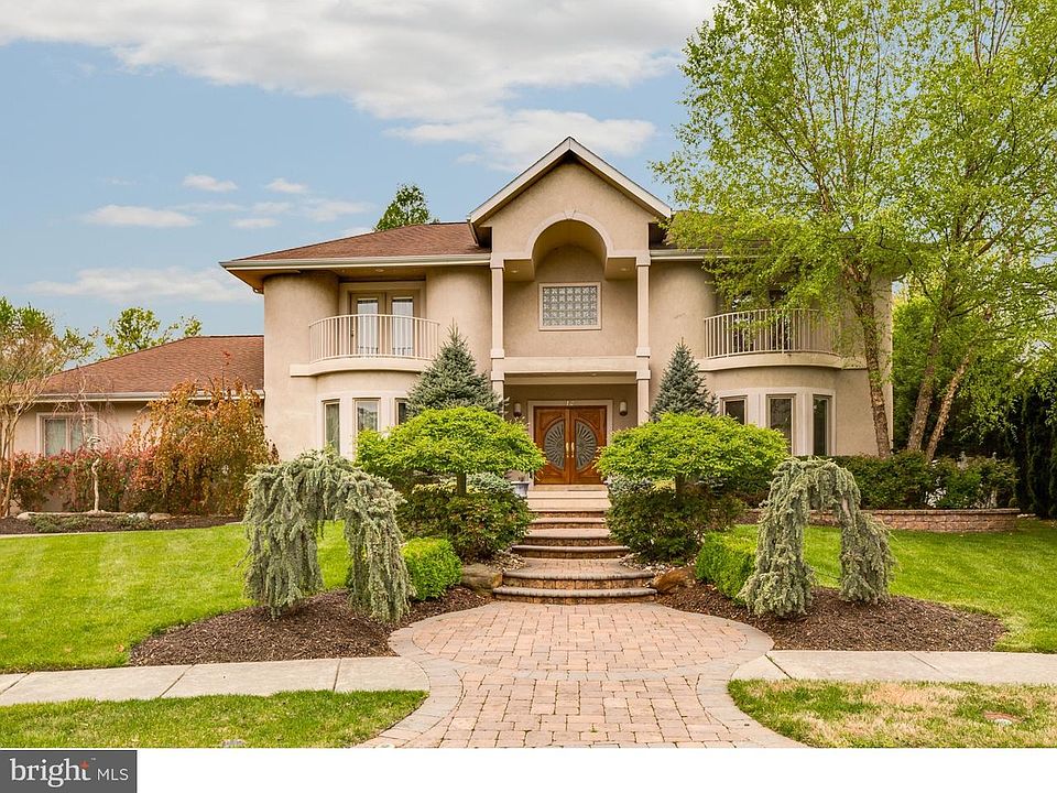 1st image of 12 Carriage House Ct
