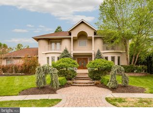 12 Carriage House Ct, Cherry Hill, NJ 08003