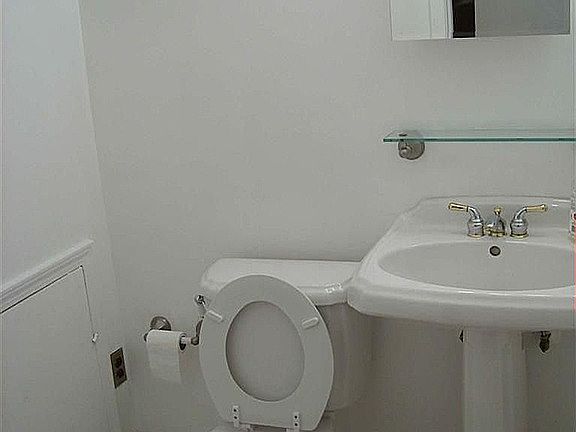 4th image of 9 Meadowlawn Dr Unit 7