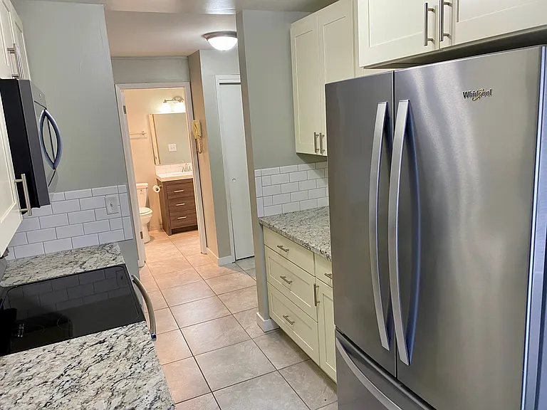 390 Rencliffe Apartments — Photo 9