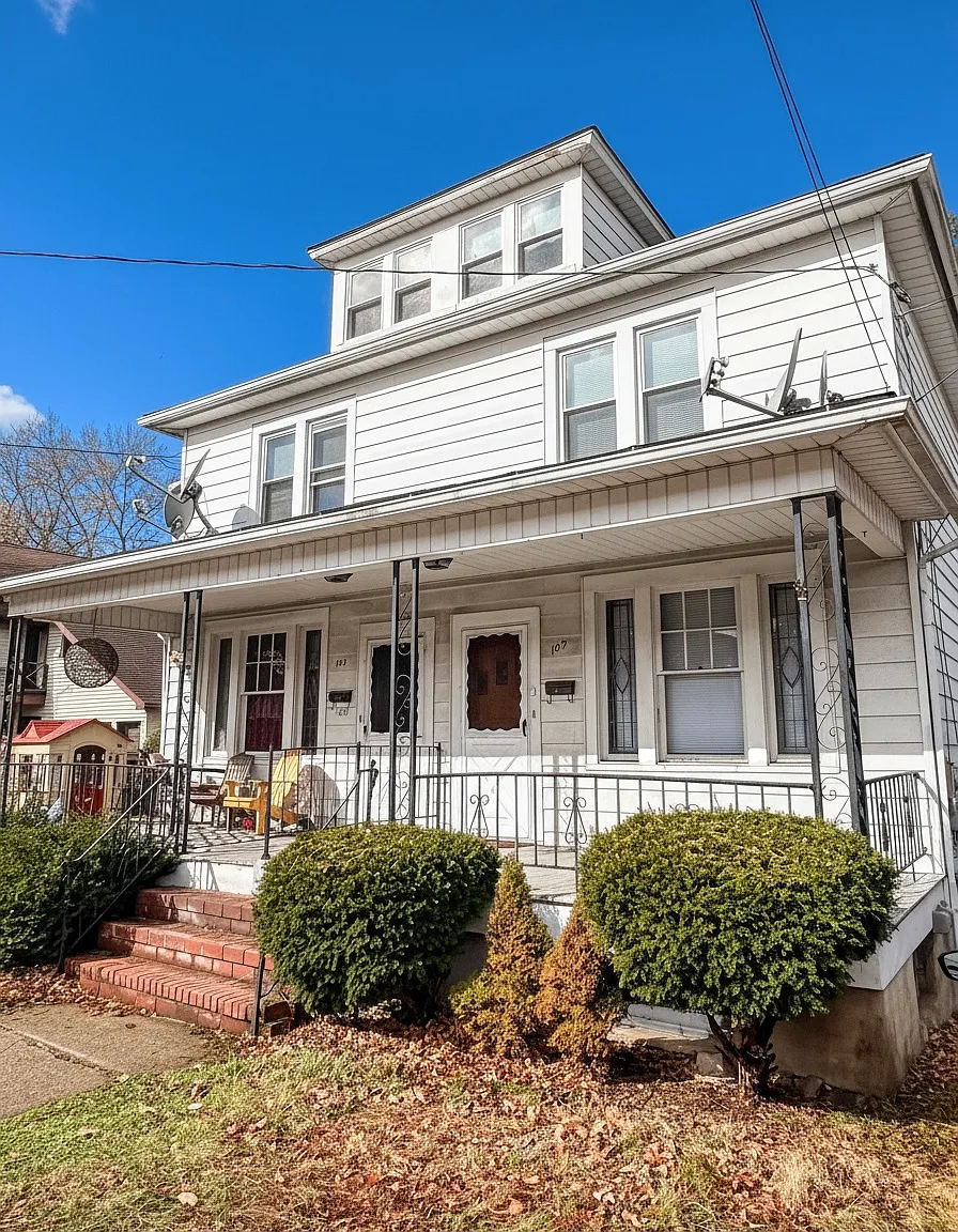 3 bed, 1.5 bath, 1150 sqft, $1,300 — Photo 1