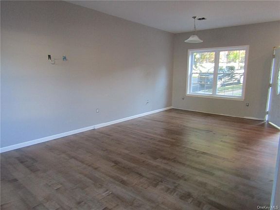 5th image of 214 Prospect St
