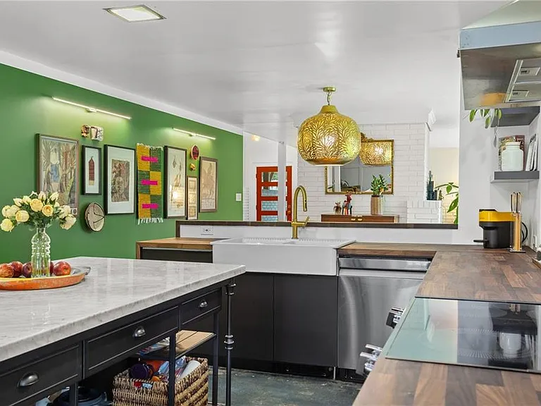 3252 W Roxboro Rd NE — Photo 16