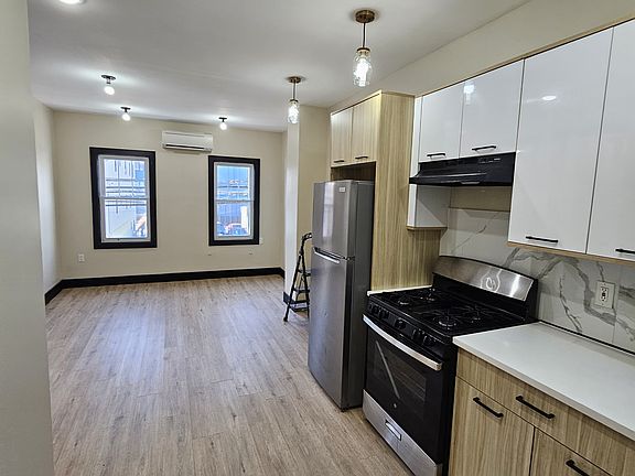 2nd image of 946 W Side Ave #3