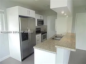 820 3rd St #14 — Photo 8