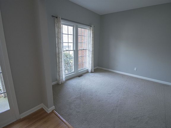 4th image of 108 E Glohaven Pl
