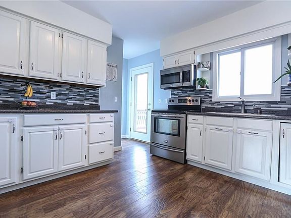 5th image of 27 Rodney Dr