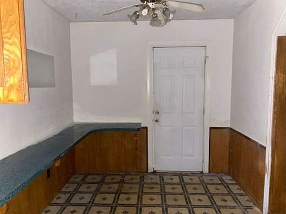 3rd image of 813 Briarway St