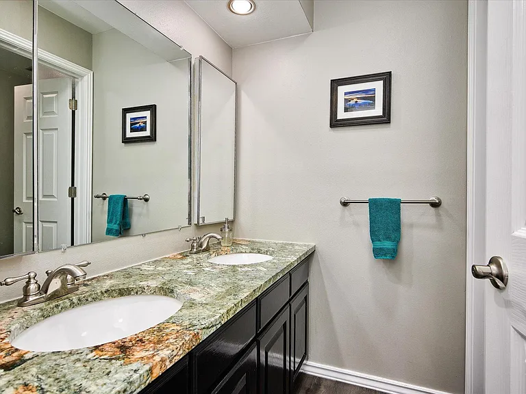 2242 S Poplar St — Photo 17