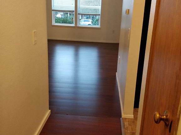 4th image of 15320 1st Ave NE #1
