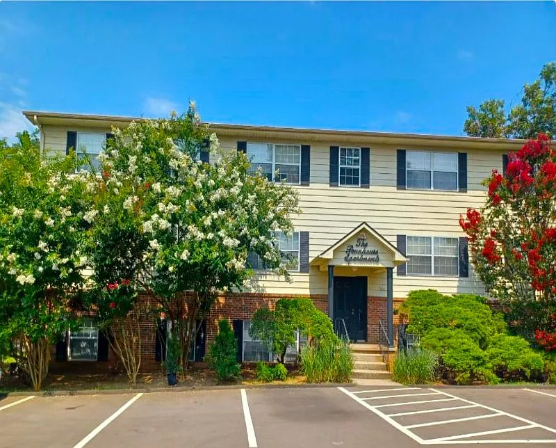 2 bed, 735 sqft, $1,200 — Photo 1