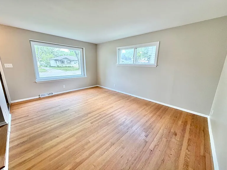 6919-6921 W Brentwood Ave E — Photo 4