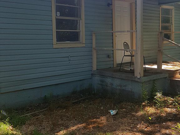 4th image of 3519 Millet Ave
