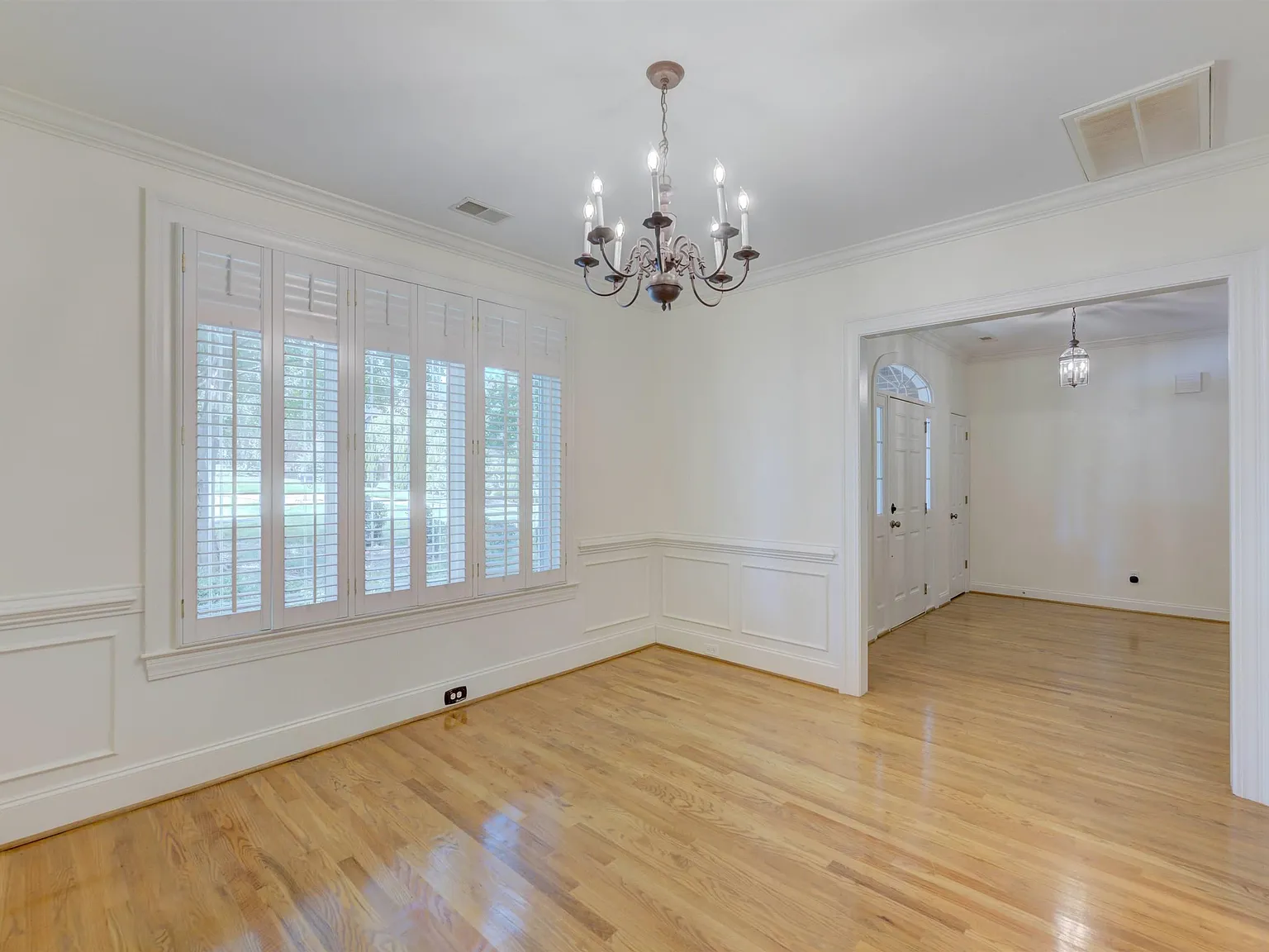 3 bed, 2500 sqft, $2,200 — Photo 3