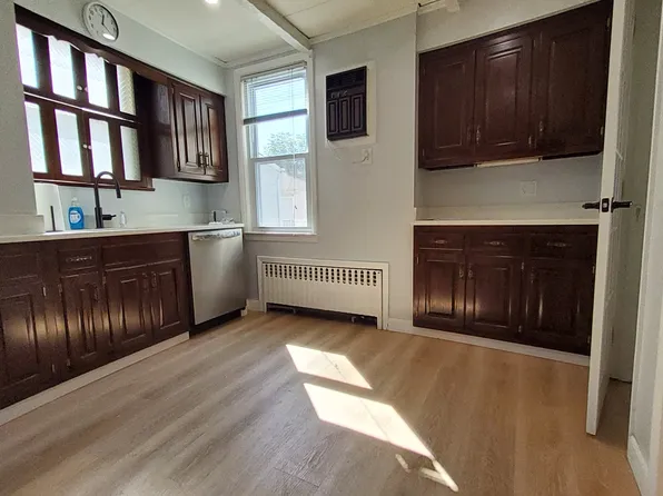 285 Born Street image 35 of 41