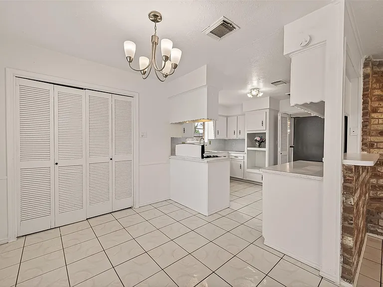 9422 Kristin Dr — Photo 20