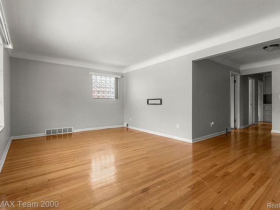 4th image of 20295 Huntington Rd