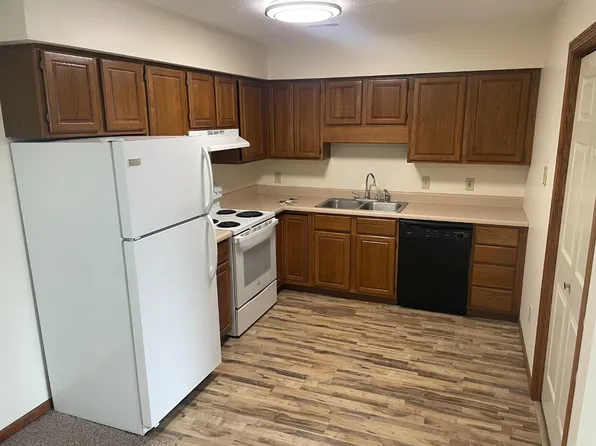 324 W 12th St, Kearney, NE