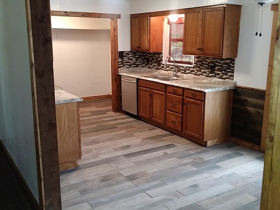 3rd image of 504 W McFarland St