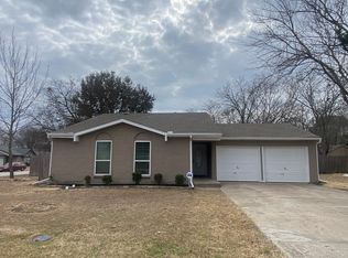 401 Curts Dr, Grand Prairie, TX 75052