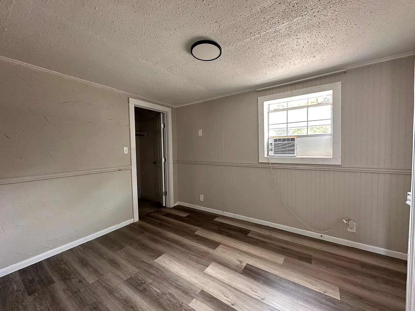 1 Bed 1 Bath Duplex Availabel NOW! — Photo 4