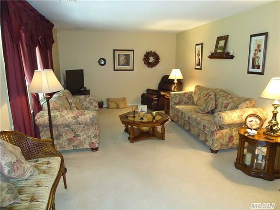 4th image of 51 Samantha Dr