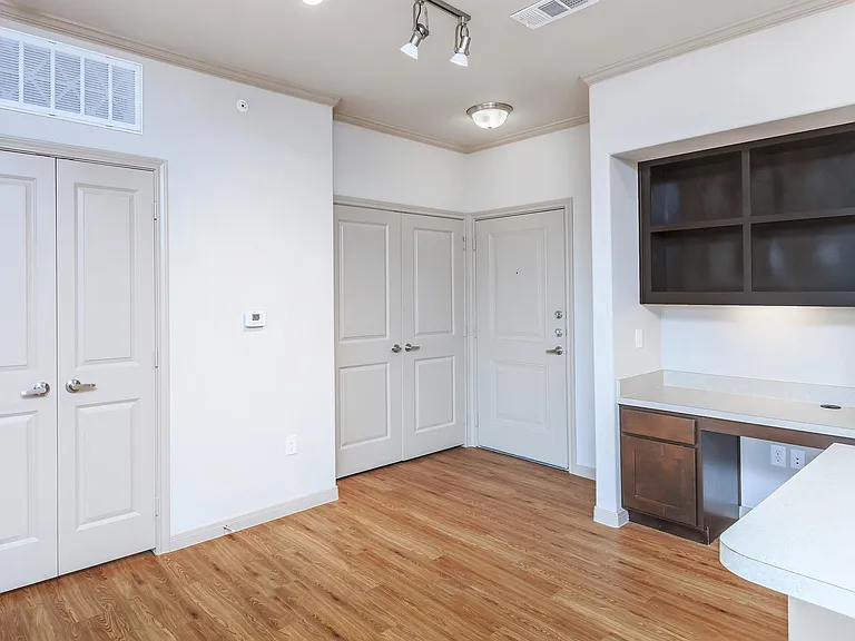 Midway Villas Apartments — Photo 37