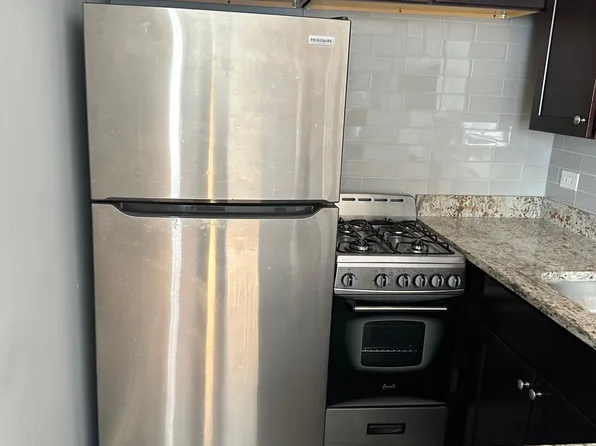 663-409 W Grace St, Chicago, IL 60613