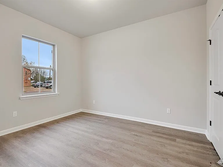 2864 S Roth Ave — Photo 7