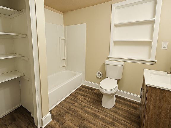 4th image of 307 S Jackson St APT B