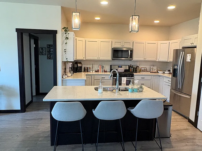 5425 Vermeer Ln — Photo 2