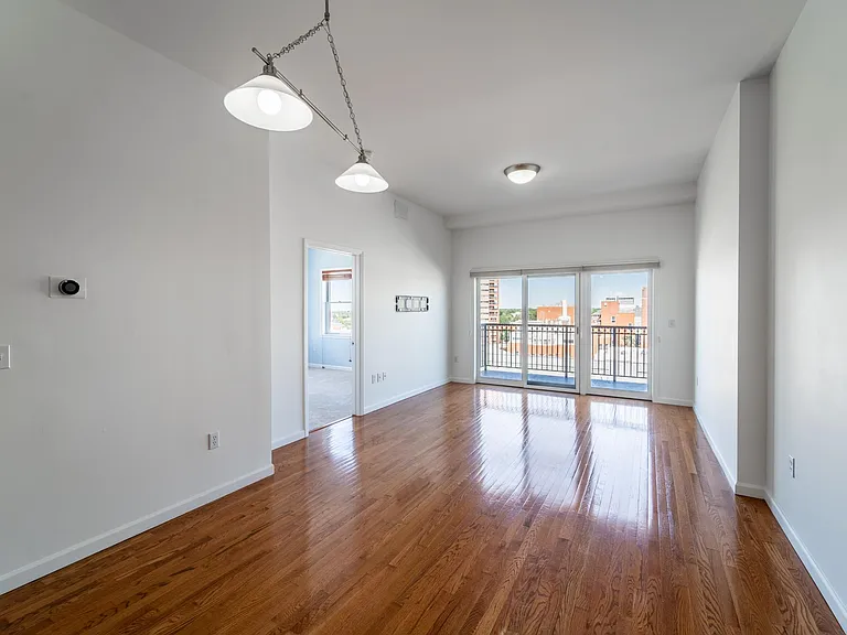 1950 N Logan St #805 — Photo 12