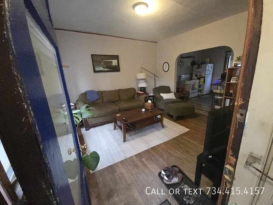 906 Packard St Apt #2 — Photo 3