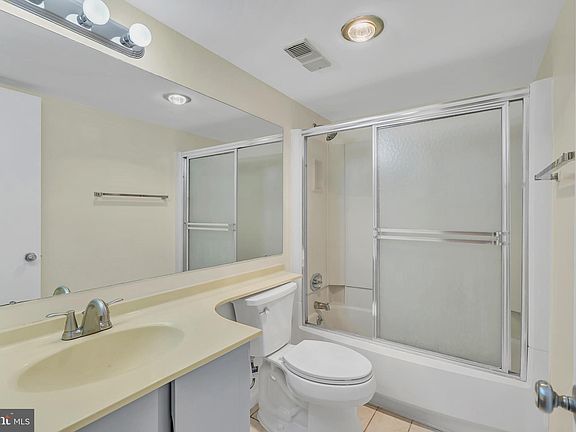 5th image of 309 Yoakum Pkwy APT 308