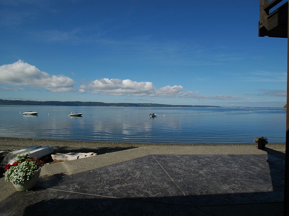 Stunning level waterfront