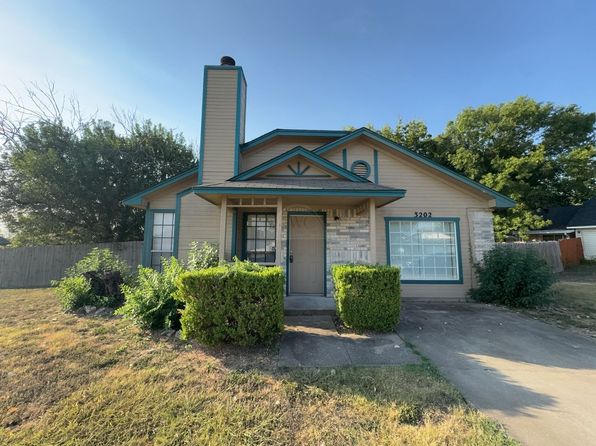 3202 Honeysuckle Dr