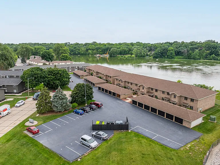 410 Fox Shores Dr. — Photo 36
