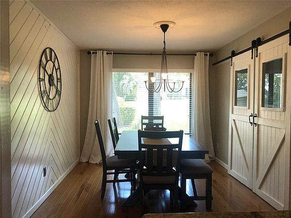 3rd image of 700 Magnolia Oak Ct