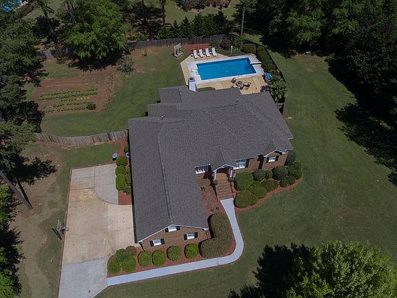 4th image of 124 Larkspur Dr