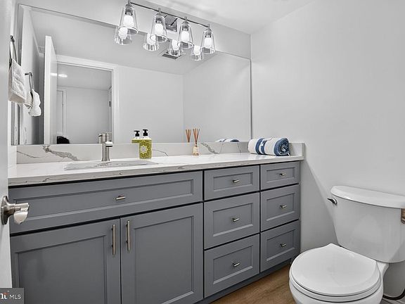 3rd image of 1015 33rd St NW APT 705